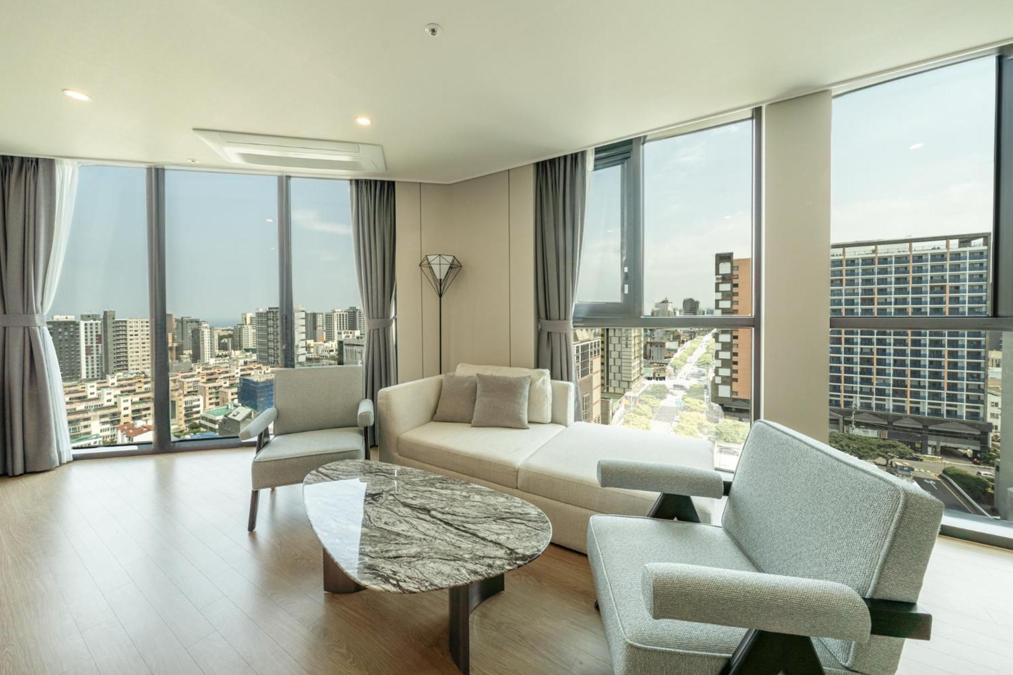 Corner Suite Twin
